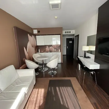 Prywatny Salon Z Aneksem Kuchennym, Sypialnią W Diva *