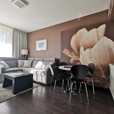 Prywatny Salon Z Aneksem Kuchennym, Sypialnią W Diva *